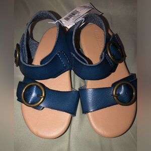 Navy blue sandals for toddler girls.